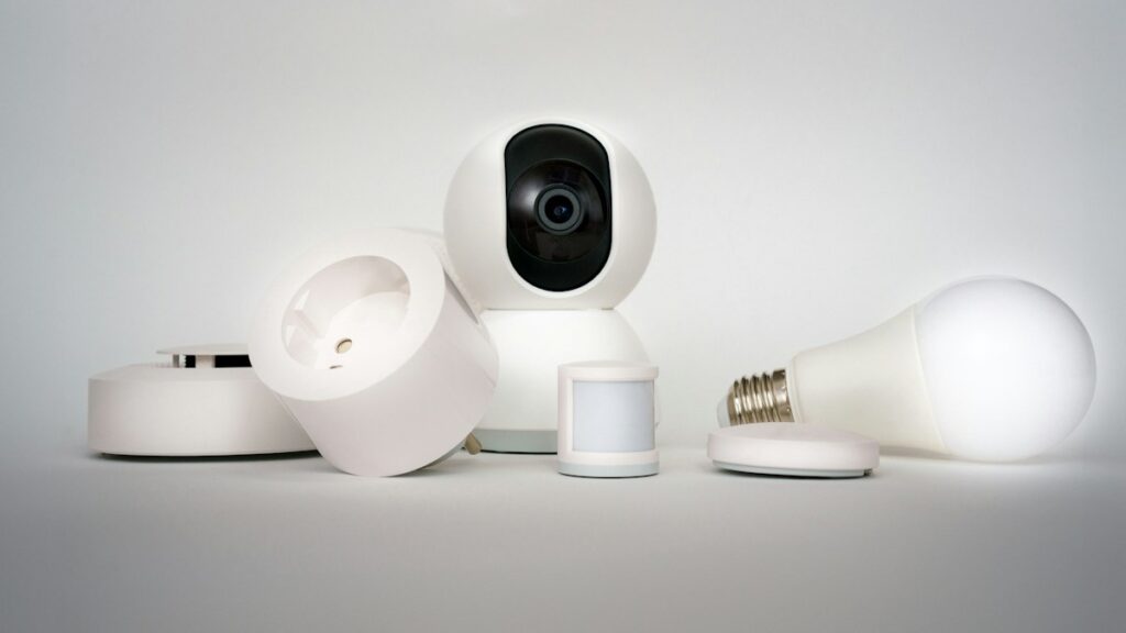 Architecting an offline-capable smart home server using low-power hardware, isol